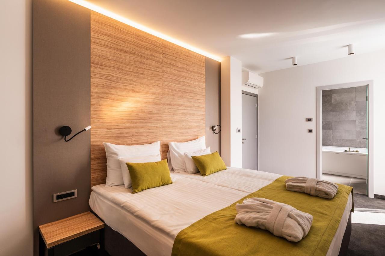 Hotel Olea Novalja Eksteriør billede